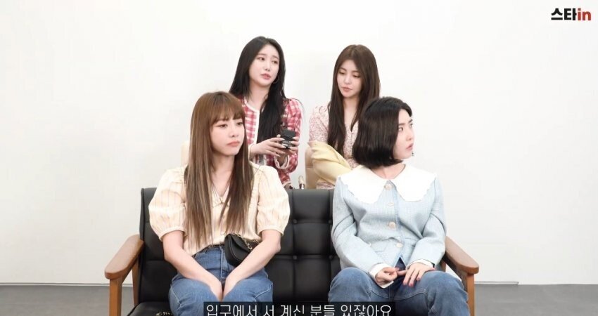 위병소 근무자 사인해줬던 브레이브걸스.jpg | 인스티즈