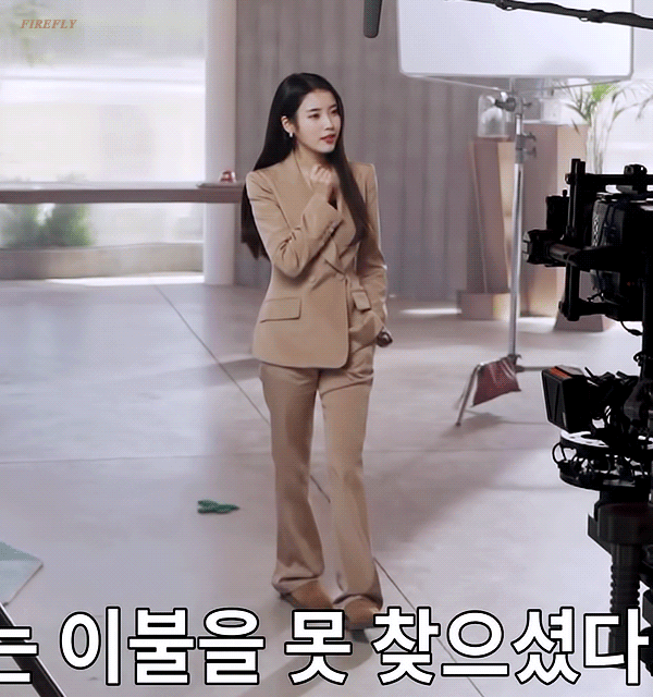 정장입은 아이유.gif | 인스티즈