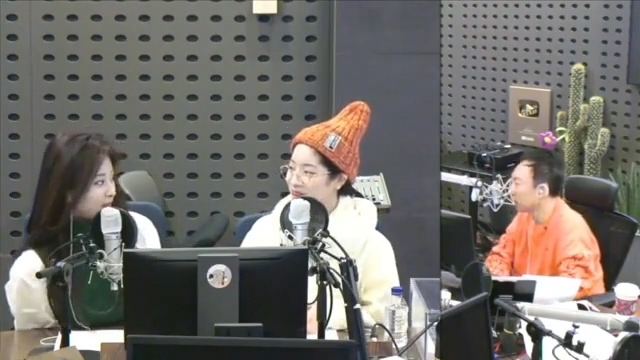 박명수 라디오에서 대답 못하고 당황하는 트와이스.JPG | 인스티즈