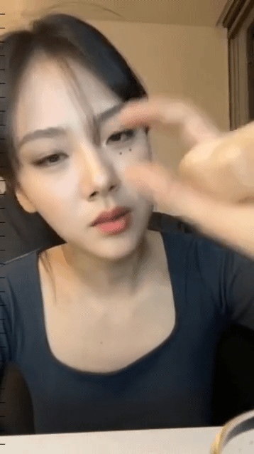 '그 손모양' 하다가 화들짝 놀란 비비 ㅋㅋㅋㅋㅋㅋㅋㅋ | 인스티즈