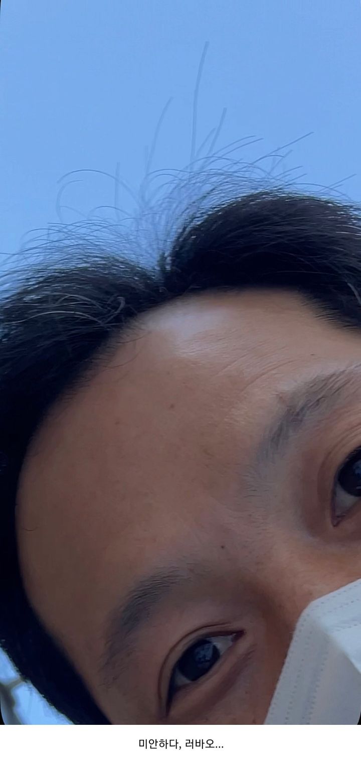 송바오의 아이폰을 본 삼성직원 러바오.gif | 인스티즈