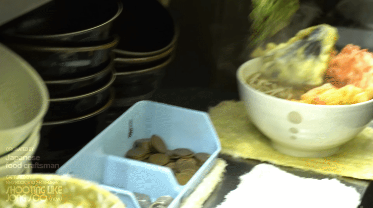 일본 도쿄, 음식이 맥도날드보다 빠르게 나오는 노부부의 우동소바가게.gif | 인스티즈