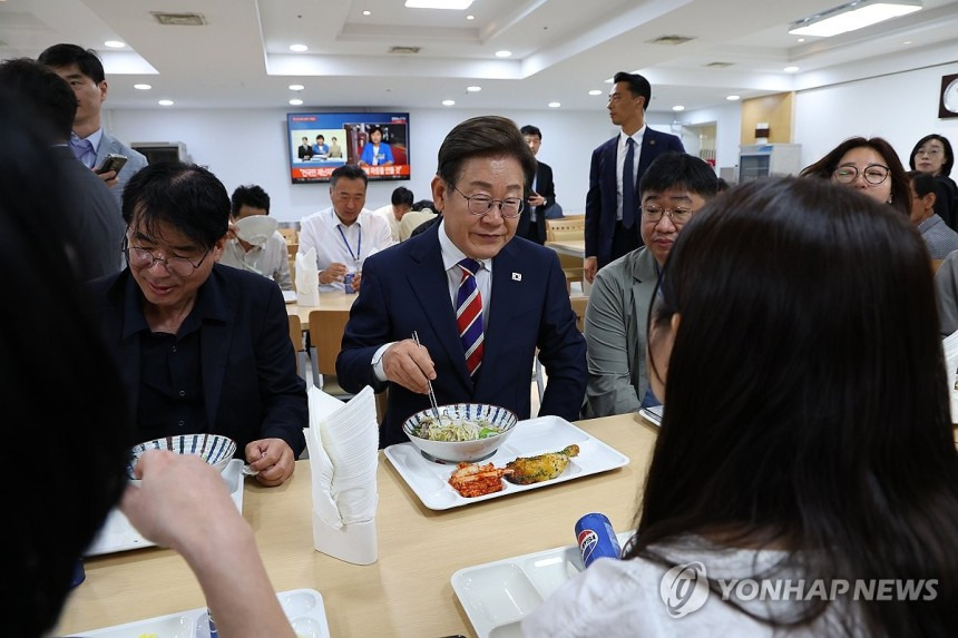 오늘자 이재명 대통령 | 인스티즈