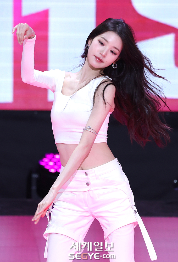 장원영 한줌 허리 | 인스티즈