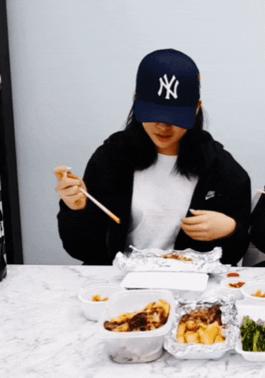 걸그룹 특이한 젓가락질....끝판왕.gif | 인스티즈