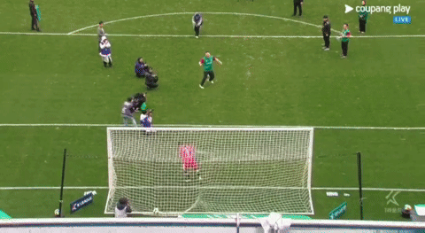 오늘자 강호동 시축 장면.gif | 인스티즈