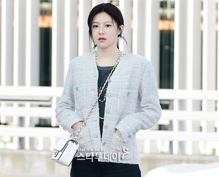 고윤정 공항 출입국.jpg | 인스티즈