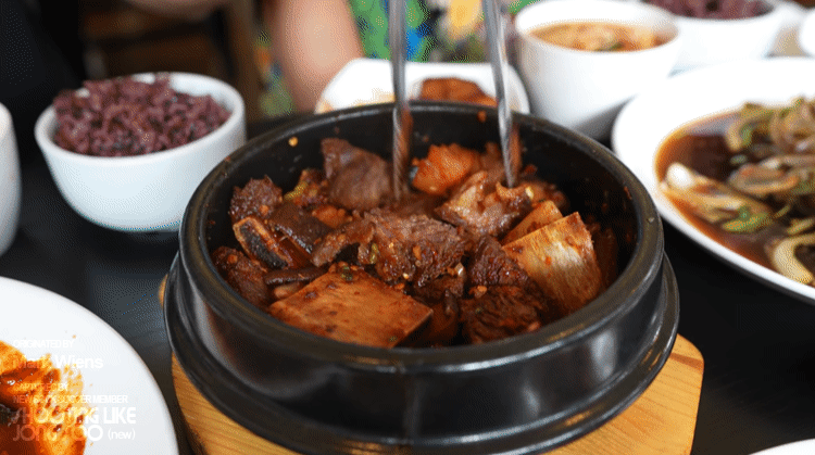 미국 LA, 코리아타운 한식당 소반의 매운 갈비찜과 다양한 한식요리들.gif | 인스티즈