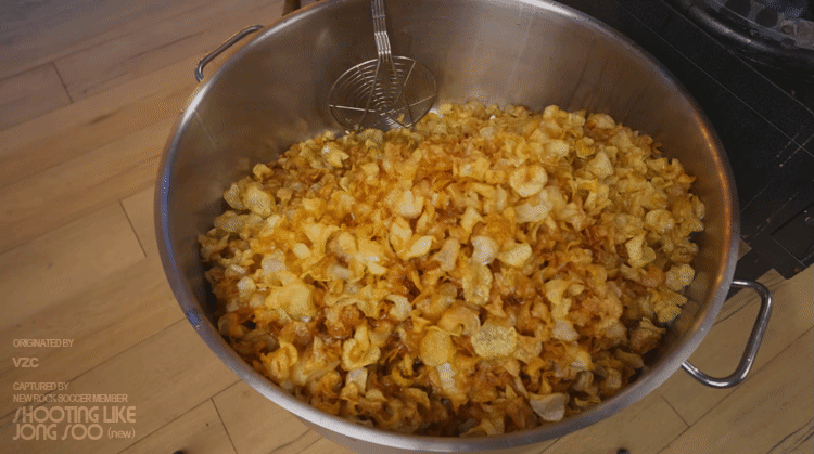 감자 한포대(35kg)로 만들 수 있는 감자칩의 양.gif | 인스티즈