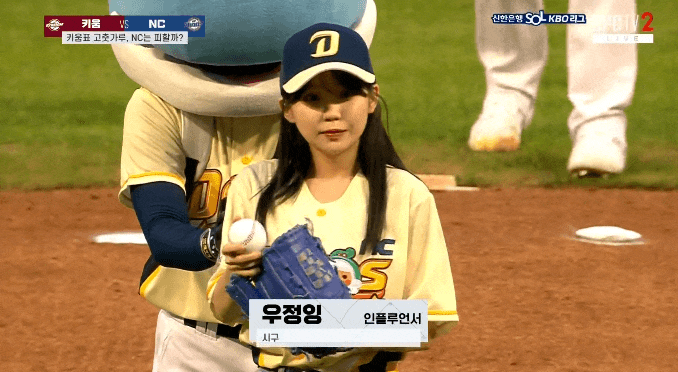 포도 먹으러 달려오는 새끼 베놈.gif | 인스티즈