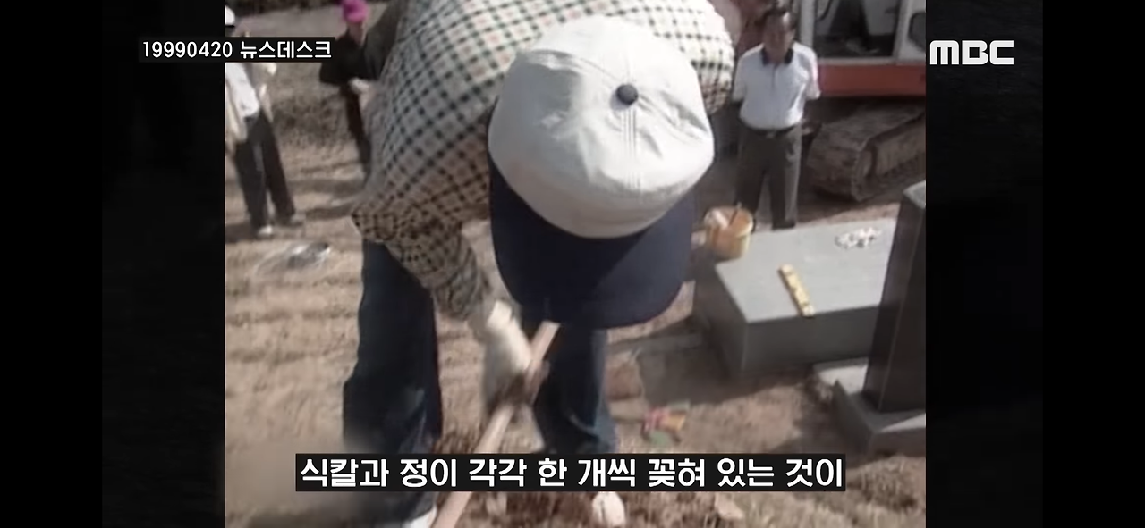 영화 '파묘' 속 쇠말뚝... 25년 전 이순신 묘에서 발견됨 . jpg | 인스티즈