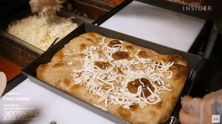 미국 마이, 사워도우로 만든 디트로이트 스타일 피자.gif | 인스티즈