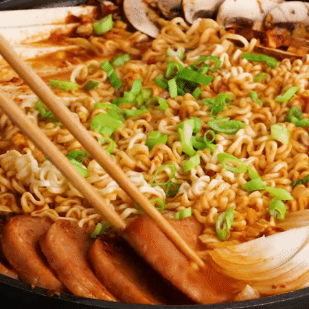 이 시간에 딱 좋은 부대찌개.gif | 인스티즈