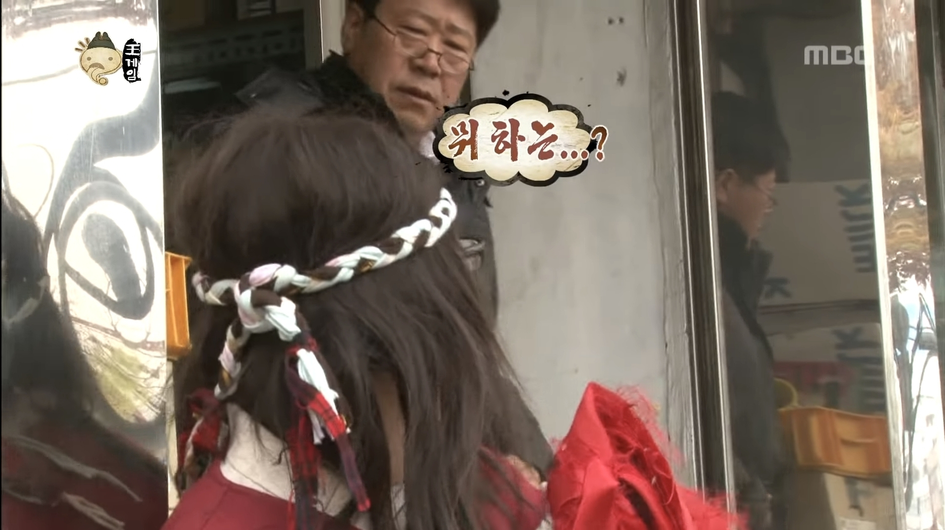 컨셉유지하려고 음식 주워먹는 유재석.jpg | 인스티즈