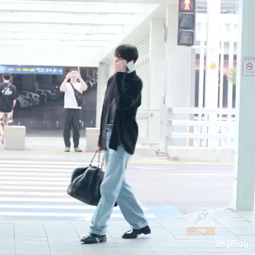 한국 오자마자 더이상 볼거없는 관광객.gif | 인스티즈