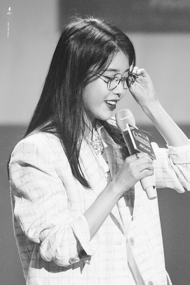 흑백 아이유.jpg | 인스티즈