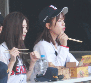 걸그룹 특이한 젓가락질....끝판왕.gif | 인스티즈