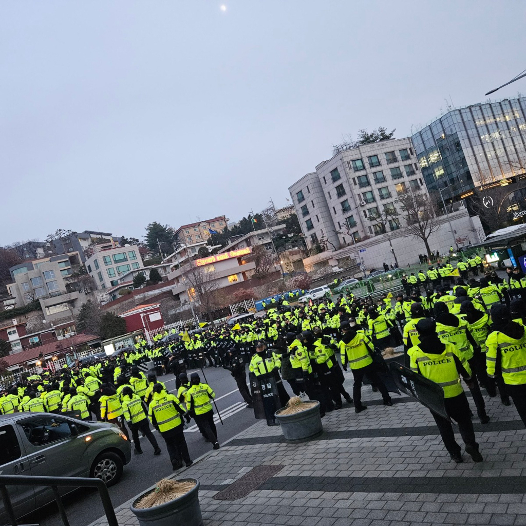 용산 대통령 관저 앞.jpg | 인스티즈