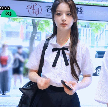 어릴 때 모습 그대로인 엔믹스 설윤. gif | 인스티즈