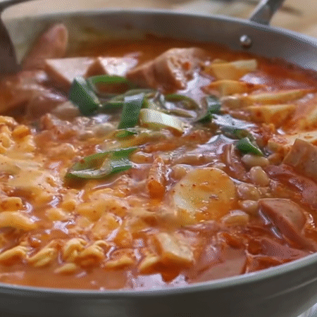 이 시간에 딱 좋은 부대찌개.gif | 인스티즈