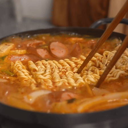 이 시간에 딱 좋은 부대찌개.gif | 인스티즈