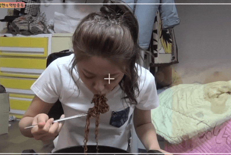 라면 먹는 여자 아이돌 모음.gif | 인스티즈