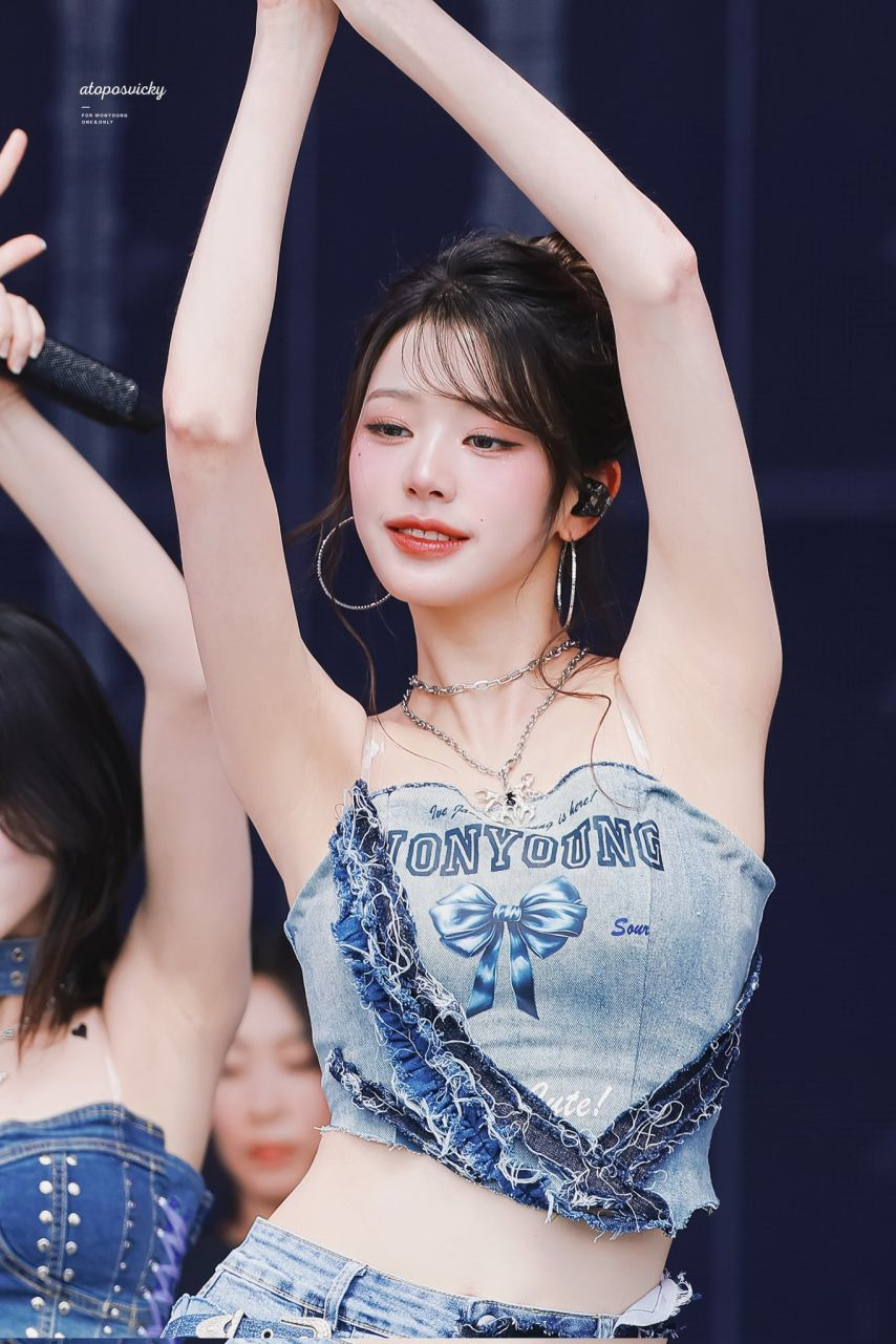 장원영  겨드랑이 아이브 장원영.jpg - ☆ ··· 하프타임 - 樂soccer