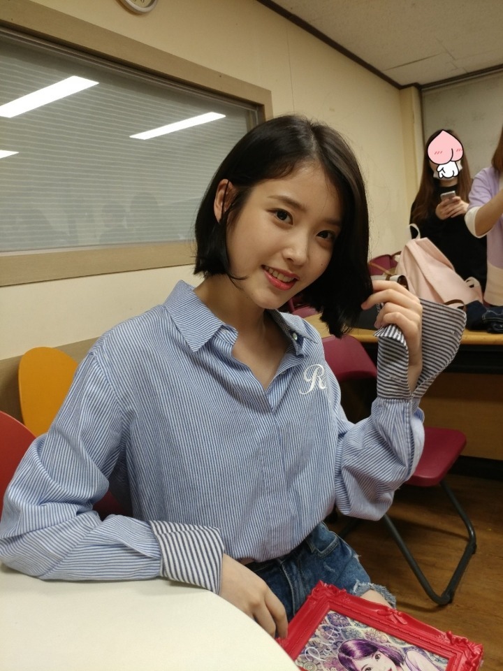 대학생같은 아이유.jpgif | 인스티즈