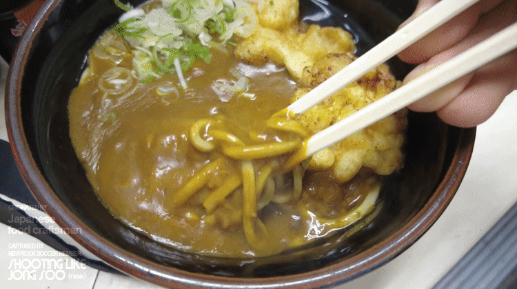 일본 도쿄, 음식이 맥도날드보다 빠르게 나오는 노부부의 우동소바가게.gif | 인스티즈