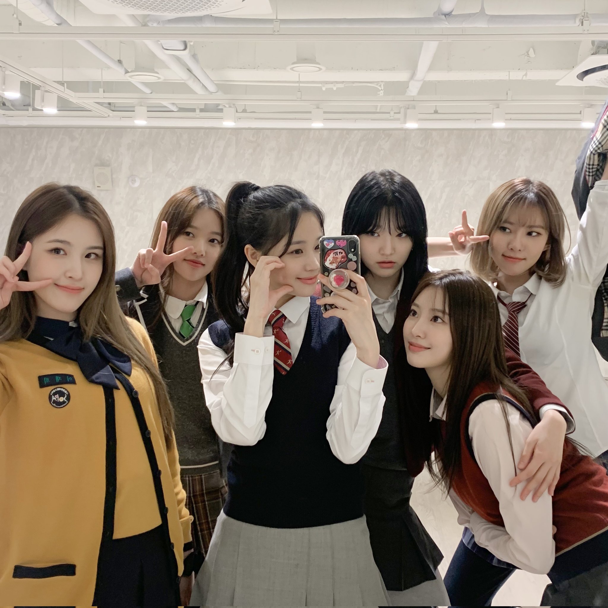 1년에 360일정도 교복 입어주는 것 같은 위클리 | 인스티즈