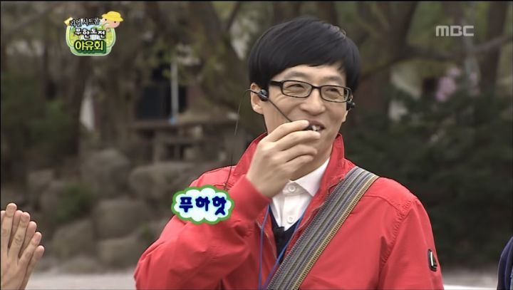 ???: 코리아나야? 뭔 손을 잡아 | 인스티즈