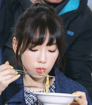 라면 먹는 여자 아이돌 모음.gif | 인스티즈