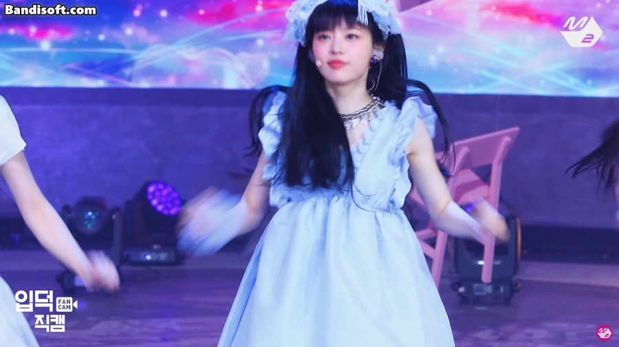 갓데뷔한 아일릿 공주 의상 찰떡인 멤버.gif | 인스티즈