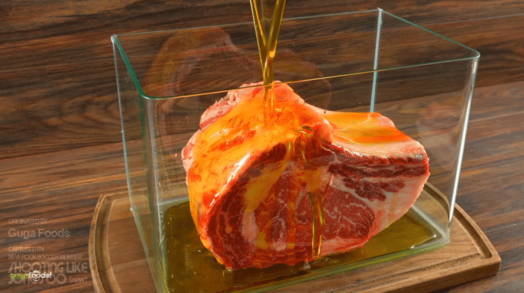 들기름과 참기름에 숙성시켜 구운 스테이크.gif | 인스티즈