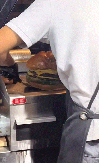 도전욕구가 샘솟는 초대형 햄버거.gif | 인스티즈