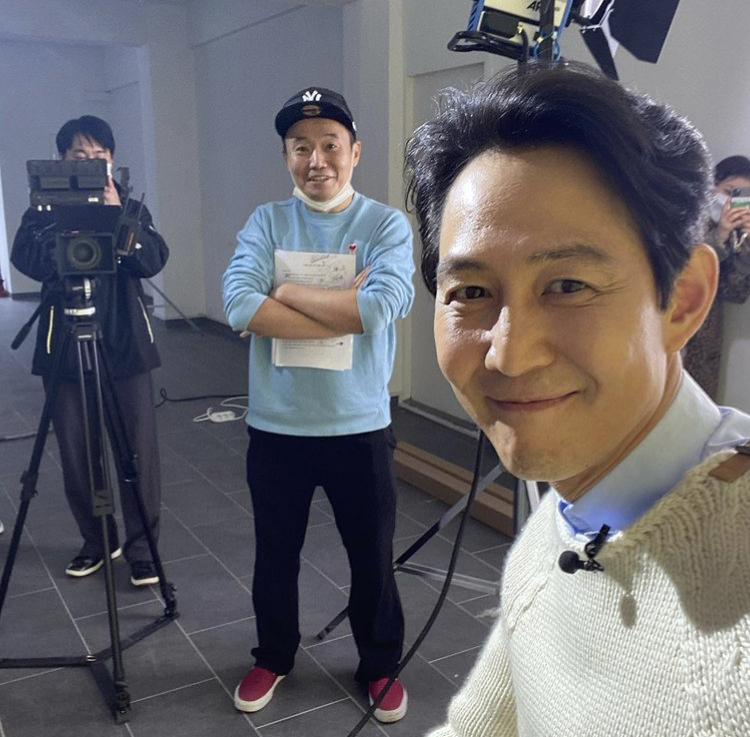 셀카 배운 이정재 | 인스티즈