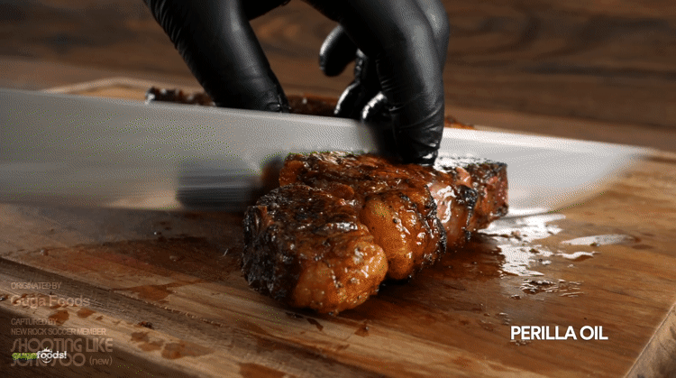 들기름과 참기름에 숙성시켜 구운 스테이크.gif | 인스티즈