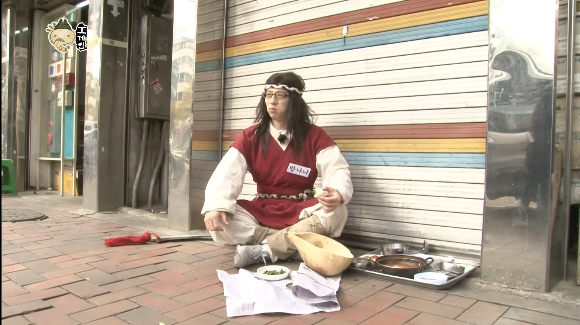컨셉유지하려고 음식 주워먹는 유재석.jpg | 인스티즈