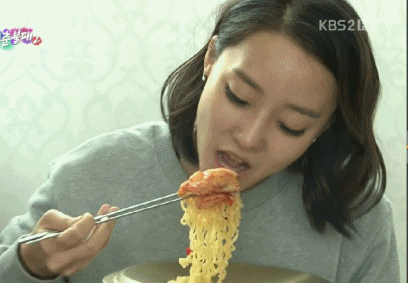 라면 먹는 여자 아이돌 모음.gif | 인스티즈