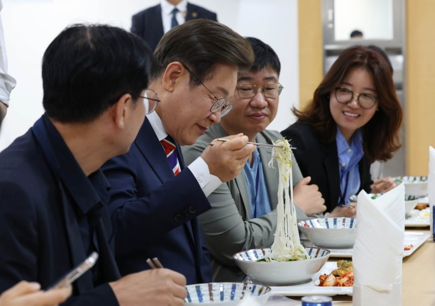 오늘자 이재명 대통령 | 인스티즈