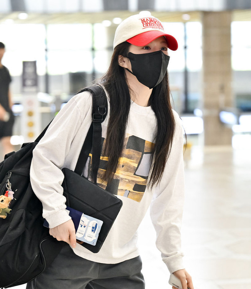 고윤정 공항 출입국.jpg | 인스티즈
