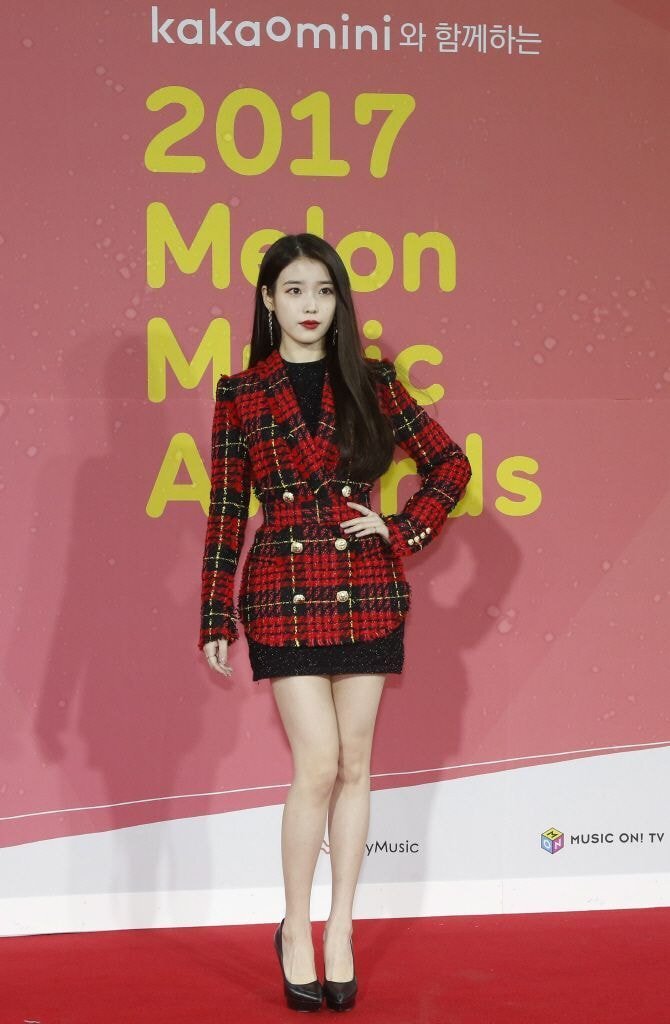 아이유 팬들 사이에서 끊임없이 일어나는 논쟁 | 인스티즈