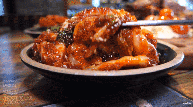 서울 영등포구, 500°C 화덕에 굽는 통구이 족발.gif | 인스티즈