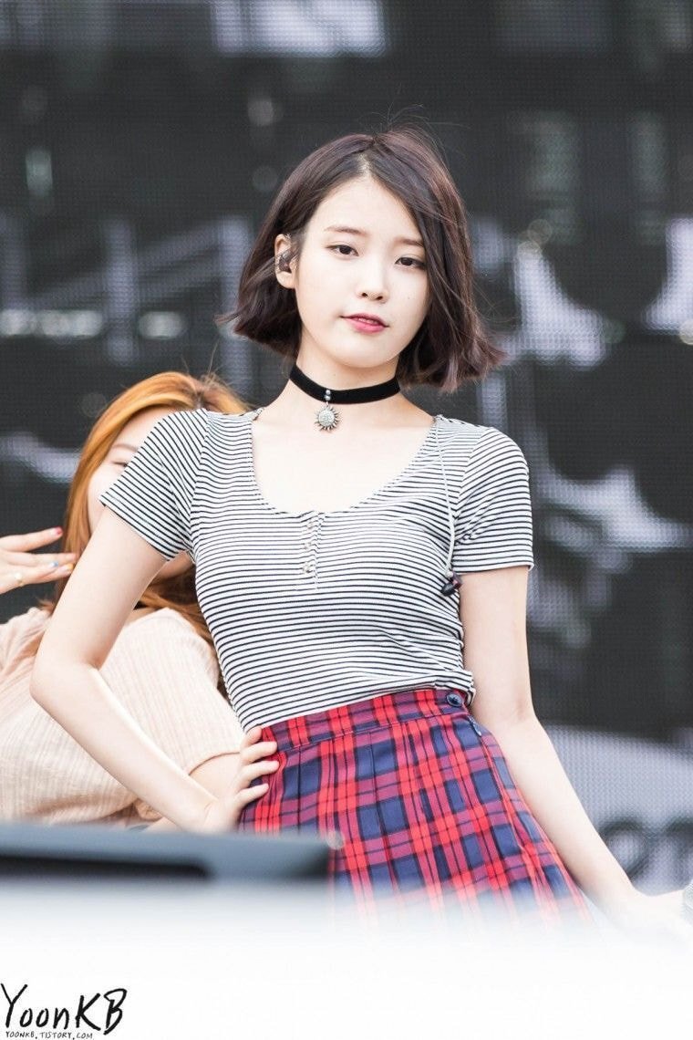 아이유 팬들 사이에서 끊임없이 일어나는 논쟁 | 인스티즈