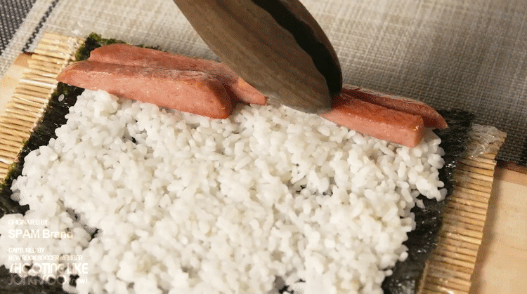 스팸 공식 유튭에서 알려주는 스팸김밥 만들기.gif | 인스티즈