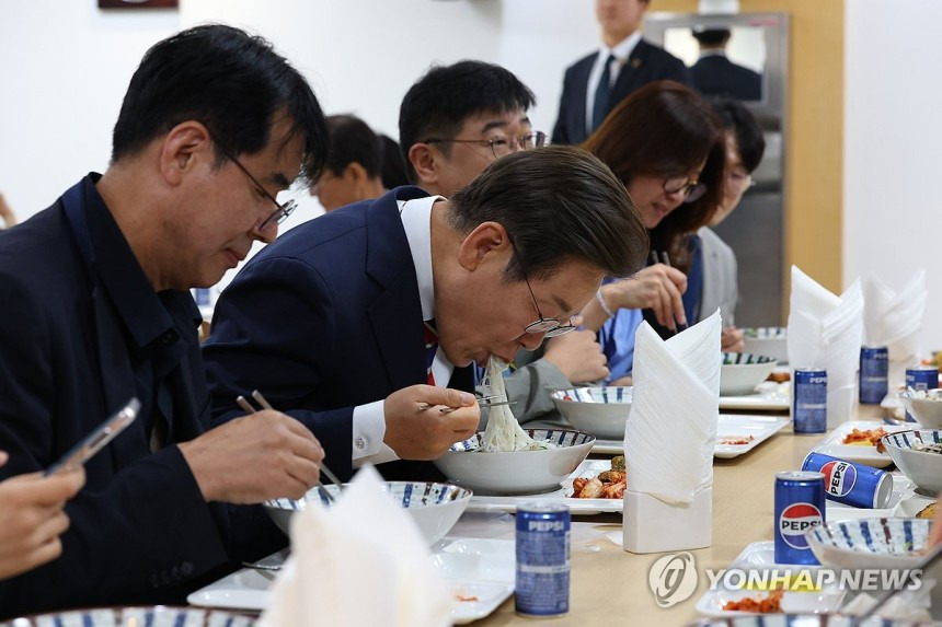 오늘자 이재명 대통령 | 인스티즈