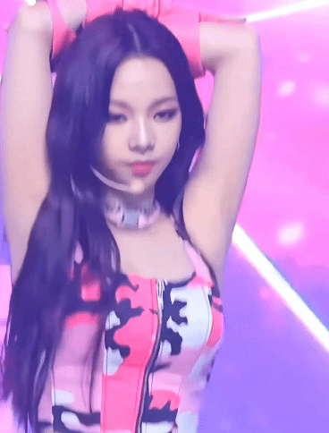 주말에 보면 더욱 좋은 카리나.gif | 인스티즈