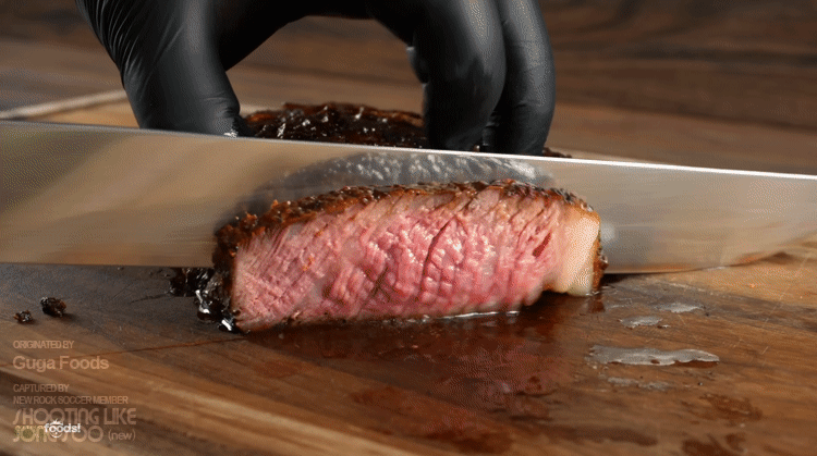 들기름과 참기름에 숙성시켜 구운 스테이크.gif | 인스티즈