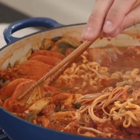 이 시간에 딱 좋은 부대찌개.gif | 인스티즈