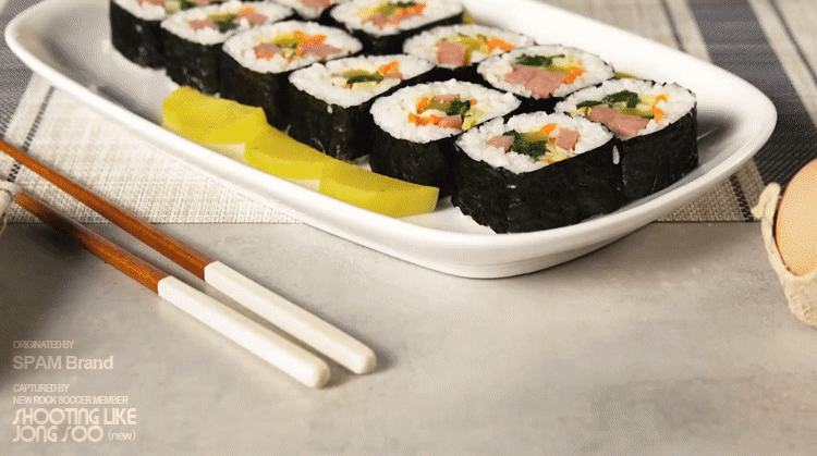 스팸 공식 유튭에서 알려주는 스팸김밥 만들기.gif | 인스티즈
